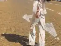 Цвети на Криско шокира с нов костюм на жълтите павета!
