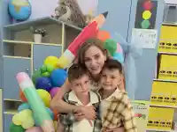 Децата на кои родни звезди прекрачиха училищния праг за пръв път тази година