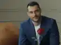 Ергенът Крис във "Фермата" с нови зъби
