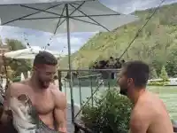 Ергенът Владо показа огромния си сом, мацките са във възторг (СНИМКИ)