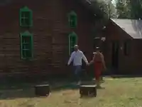 Фройд е доволен!! Майка и син разтресоха „Фермата“ с целувки по устата и меко казано странна любов! (СНИМКИ)