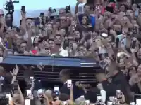 Хиляди изпратиха Йоргос Мазонакис в последния му път (видео)