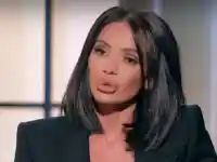 ЛЕШ!! Мара си показа краката, хората онемяха: Отварачката болно мършава, държи се за стената, за да не падне! (СНИМКИ)