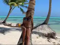 Майката на Радо по-секси от Габи! Вижте яката милфка, която прати сина си в „Ергенът“ с тракер (СНИМКИ)
