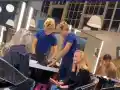 Мария Бакалова на фризьор с жената на Том Ханкс (ВИДЕО)