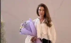 Никол изправи буклите