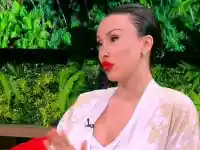 Певицата ергенка Санта Китана: Вторият ми баща искаше да ме продаде за 50 000 евро!
