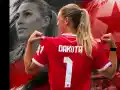 След като счупи двете си ръце: ММА звездата Дакота Дичева вика за ЦСКА!
