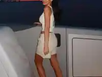 Смелата Анелия на яхта - не се страхува от дронове!