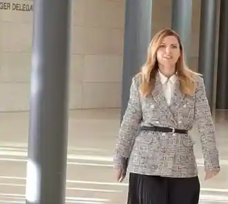 Скандални модни провали на министър Чамова шокират България!