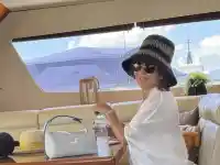 Генът си е ген! Майката на Мария събра погледите на изложбата на Марая