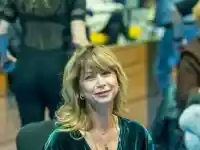 Гимнастичките с торта за треньорката