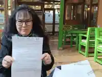 Шок! Певицата Фахрия остана без къщата на баща си!