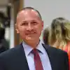 Шок! Министър Боташ тайно продаде бизнеса си на румънски клошар!