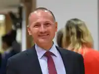 Шок! Министър Боташ тайно продаде бизнеса си на румънски клошар!