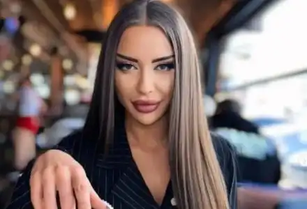 Мони стана Зенгиннер и по лична карта