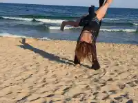 Петя Дикова шокира с акробатики на пясъка!
