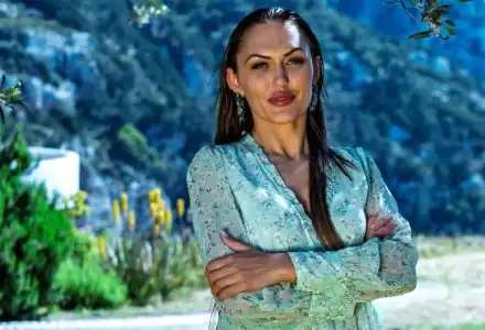 Риалити „ясновидка“ лъсна като евтина кючекиня по сватби!