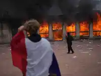 Тръмп в шок: Франция гори! Имиграцията разрушава страната!