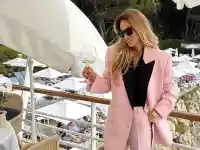 Зейнеб Маджурова го удари на "живот в розово" в Сен Тропе (Снимки)